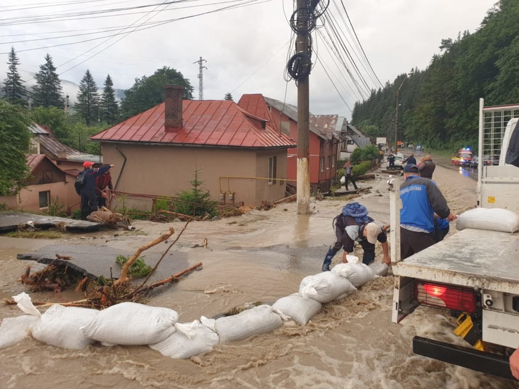  Ploile au făcut ravagii: 36 de localităţi din 15 judeţe au fost afectate de inundaţii