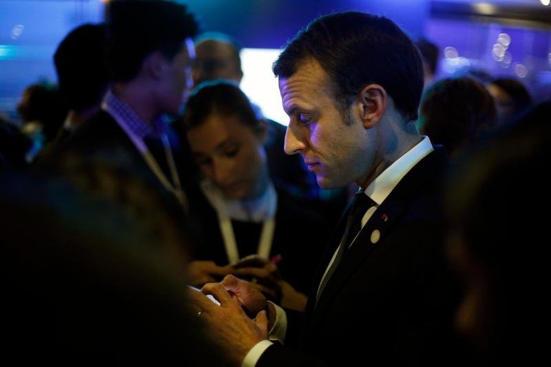  Macron şi-a schimbat telefonul după ce a fost vizat de programul de spionaj Pegasus