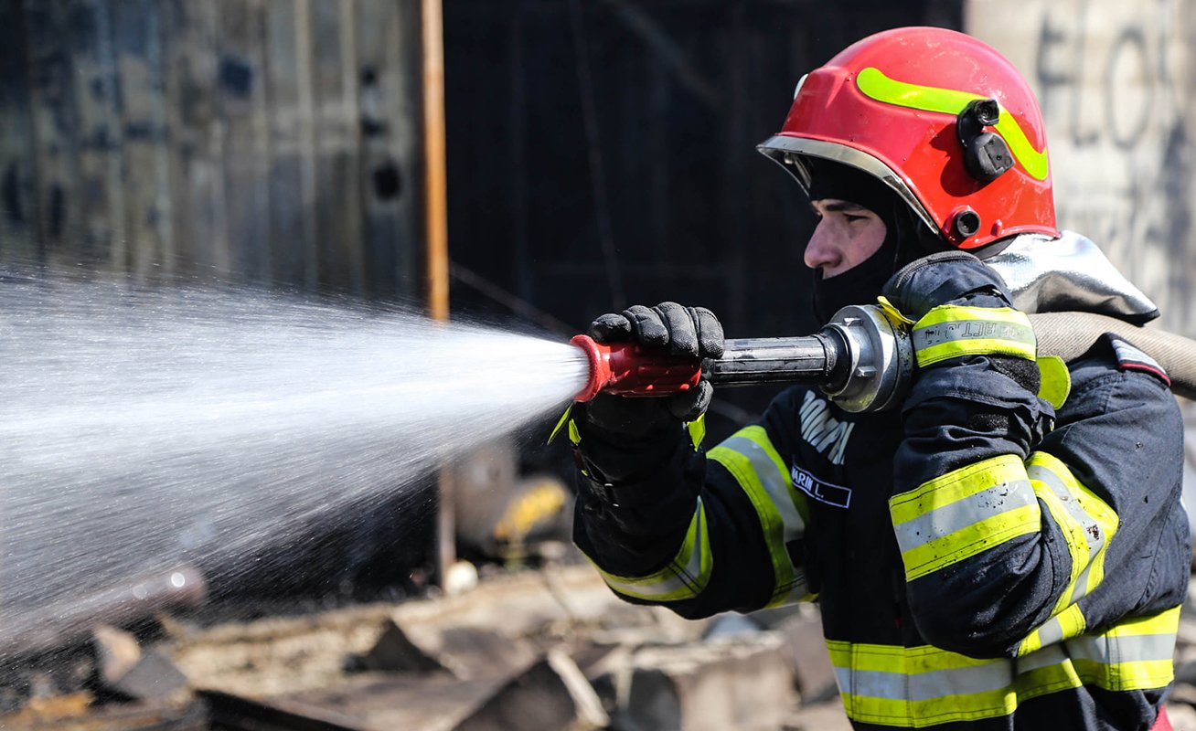  O butelie a explodat și a provocat izbucnirea unui incendiu în județul Iași