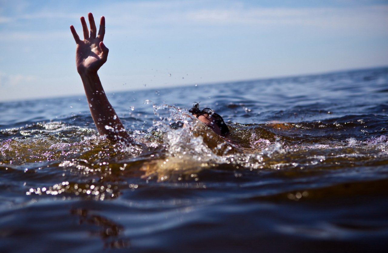  Bărbat de 50 de ani înecat în zona falezei din Constanţa