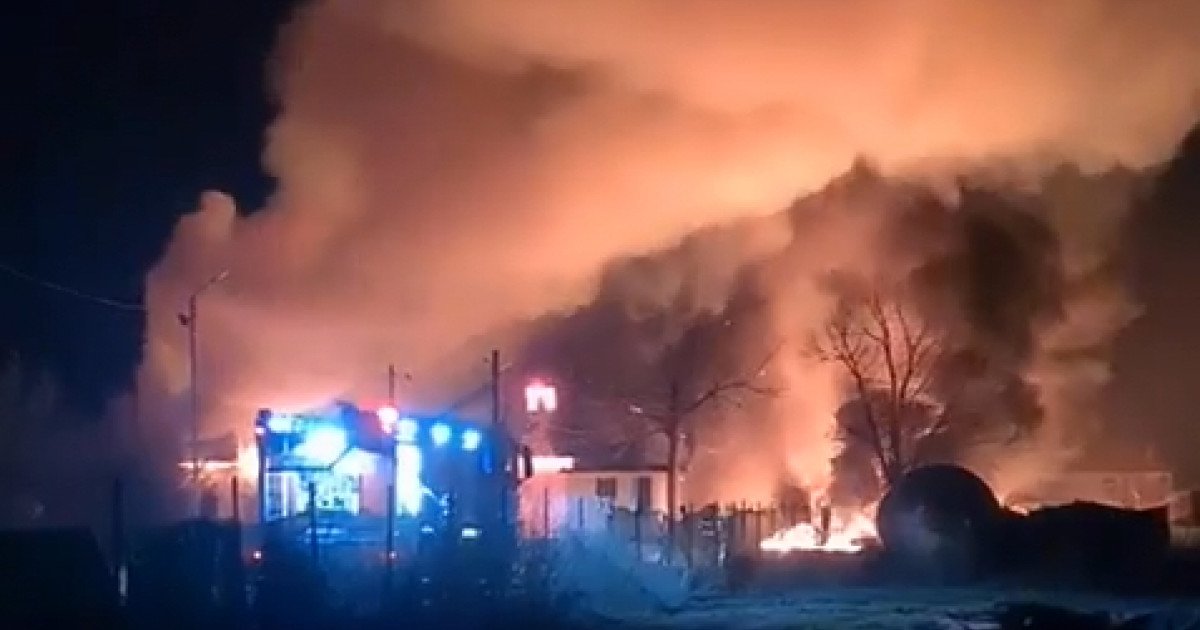  Incendiu la o fabrică de obiecte sanitare „Cersanit”. O suprafaţă de 300 mp dintr-o hală, afectată major