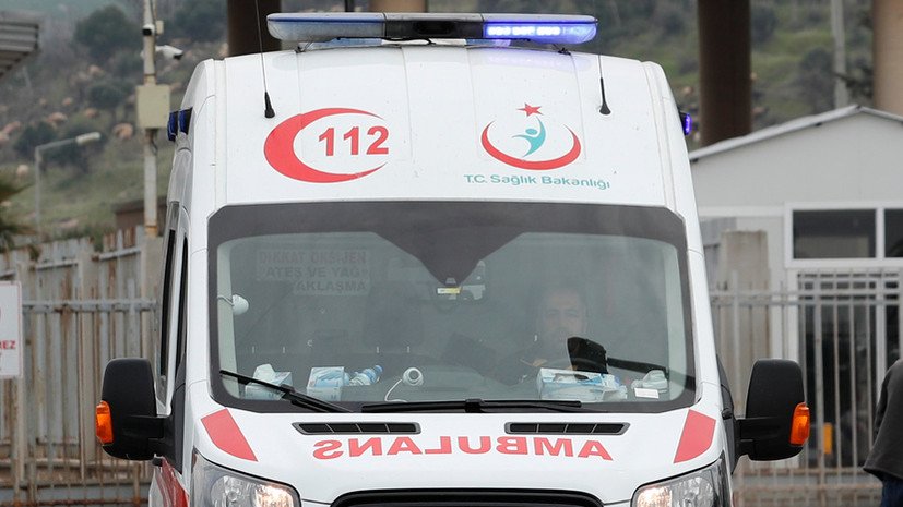  Trei morți pe loc după ce un autobuz care transporta turişti s-a răsturnat în Antalya