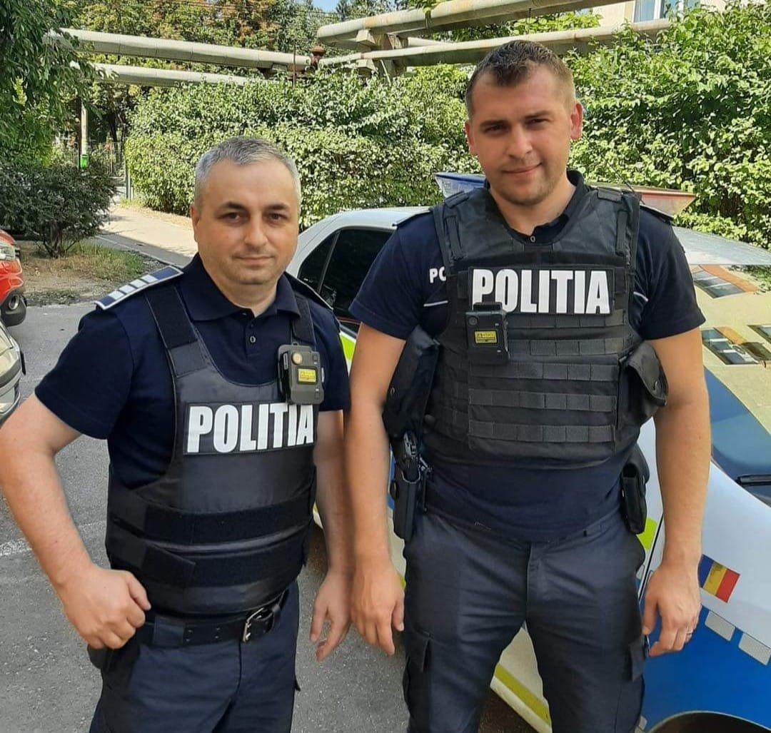  Un șofer beat și fără permis din Iași, somat să oprească, s-a pitit într-un tufiș