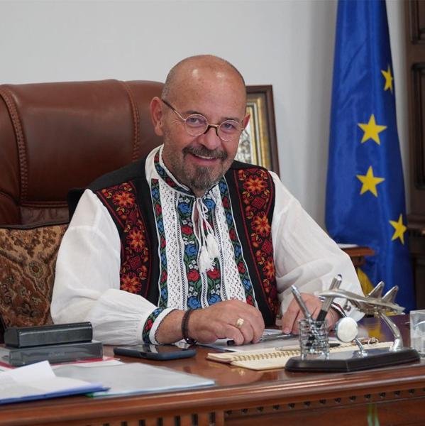  Primarul penal Piedone Popescu, limbaj golănesc, pe Facebook, împotriva unui critic