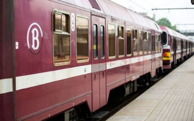  Bărbat găsit mort într-un tren care circula pe ruta Iași-București: soția credea că doarme