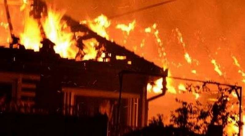  Un sătean și-ar fi dat foc la casă în Bălteni (UPDATE)