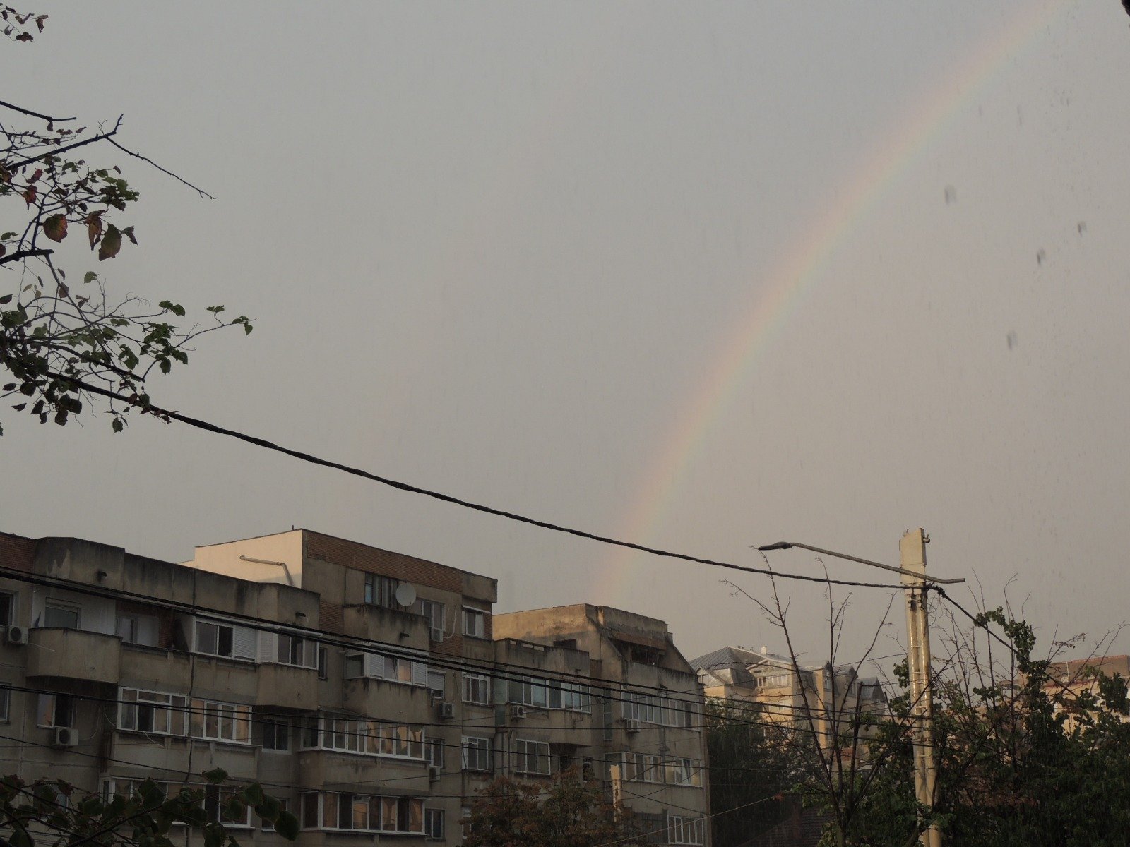  FOTO: A ieșit curcubeul în Iași după o scurtă furtună cu soare