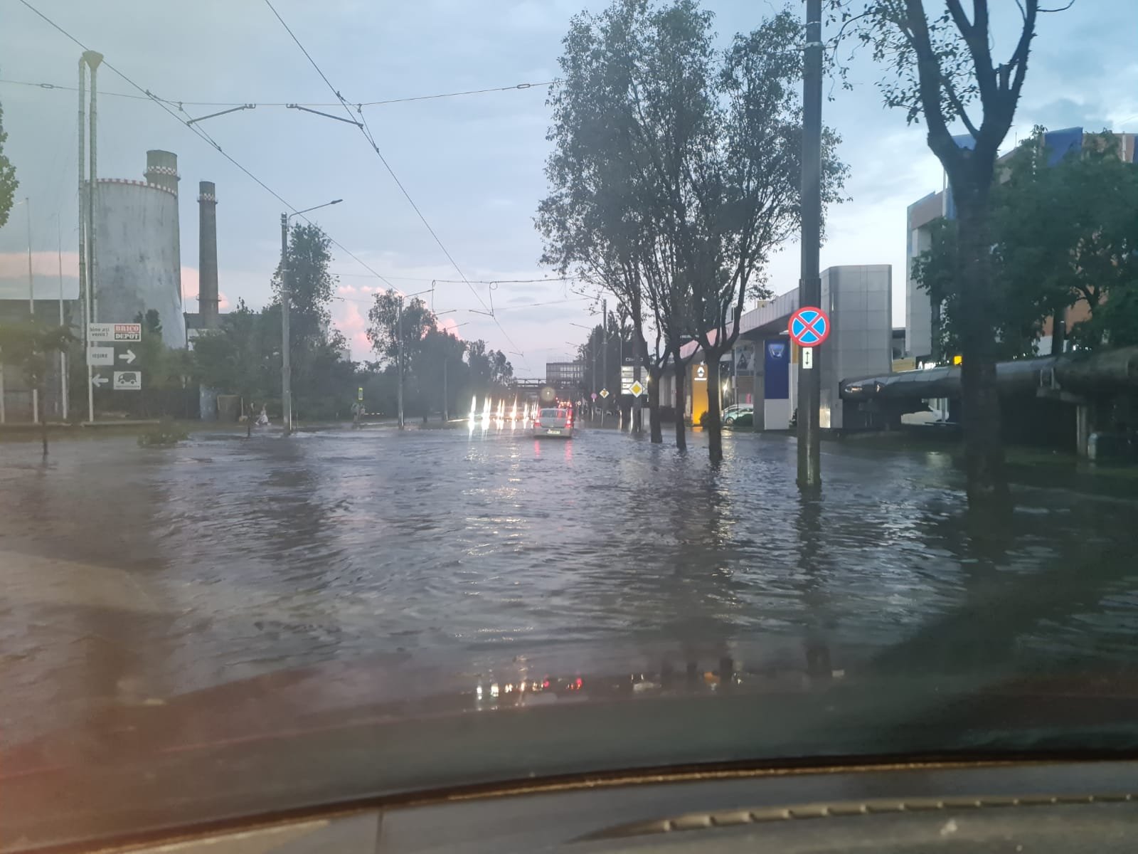  ISU are misiuni dificile după ploaie la Iași. A dus și un generator de curent la Grajduri