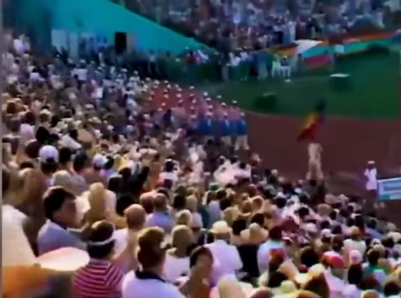  VIDEO Să ne aducem aminte… Cum a fost primită delegația olimpică a României la Los Angeles, 1984. 80 000 de oameni în picioare