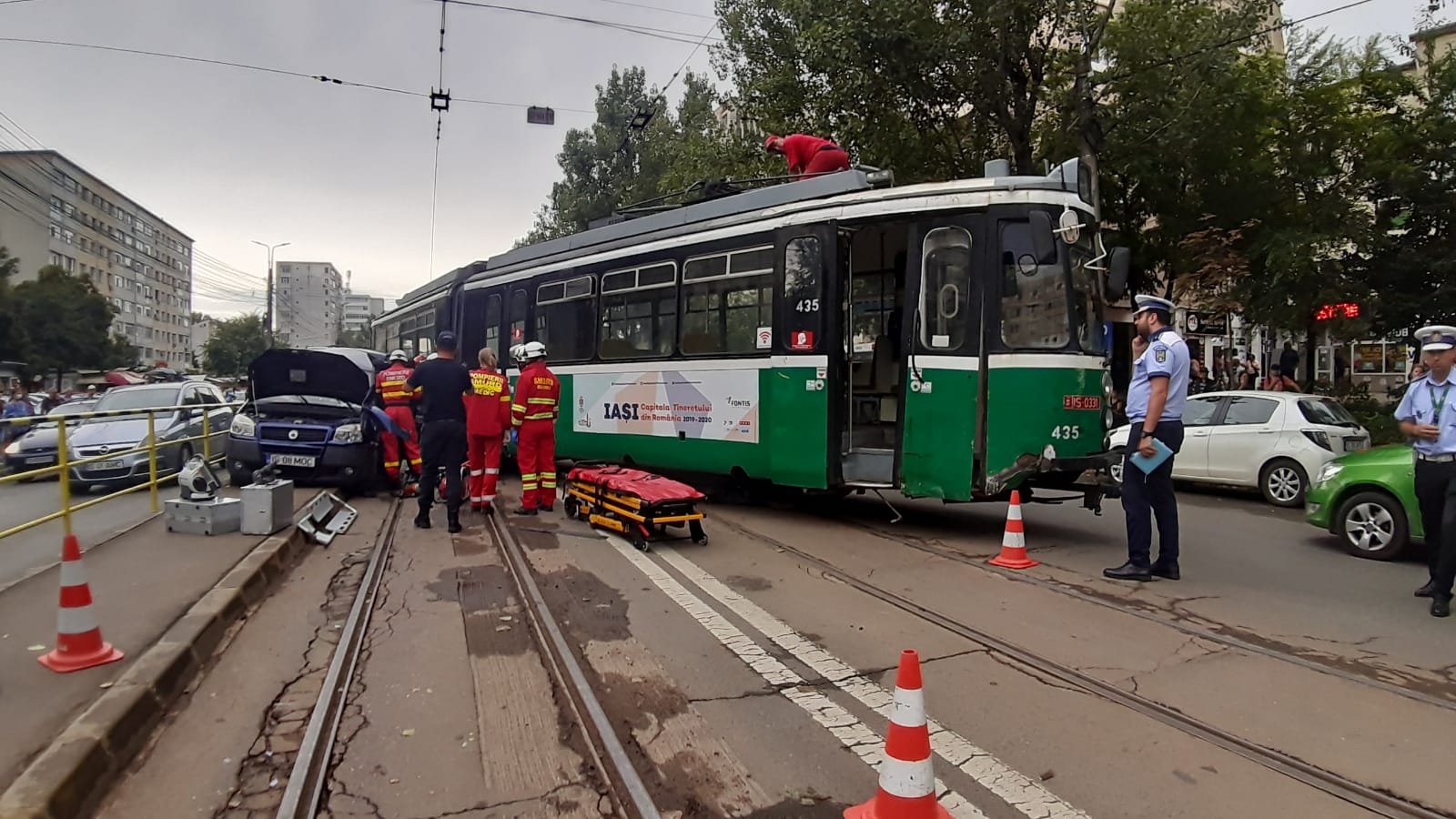  VIDEO&FOTO: Cum a reuşit un bărbat de 70 de ani să deraieze un tramvai în Iași