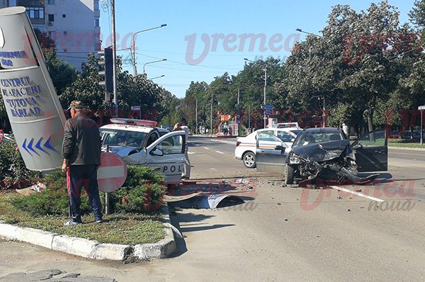  Bârlad: Accident cu trei victime. O maşină de poliţie, implicată în coliziune