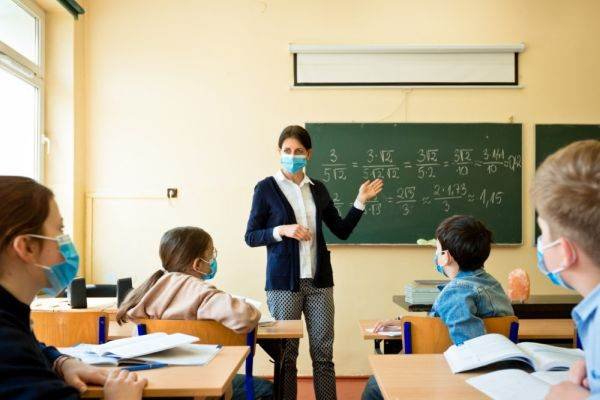  Relaxarea programei şcolare şi creşterea salarizării în domeniu, propuneri ale profesorilor reuniţi în Congresul din Oradea