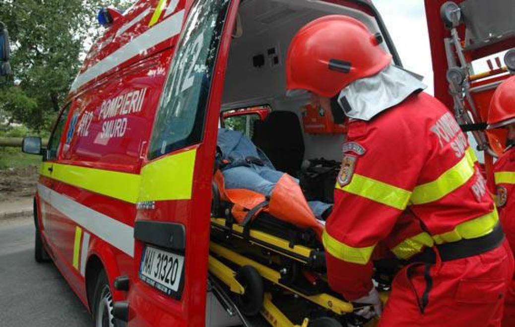  Accident cu cinci victime la Braşov. Doi copii sunt în stop cardio-respirator