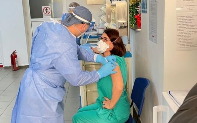  Procentul cadrelor medicale vaccinate în Iași este dublu faţă de cel naţional