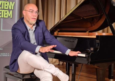  Un pianist din Oradea vrea să cânte continuu 130 de ore, pentru a doborî un record mondial!