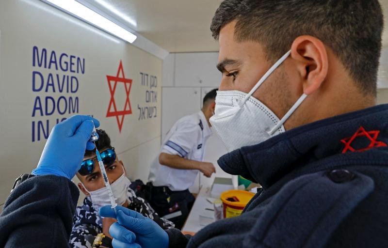  Israelul a început imunizarea anti-Covid cu a treia doză pentru persoanele de peste 50 de ani