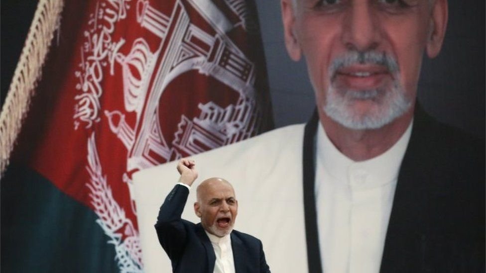  Ambasada Rusiei susține că președintele afgan Ashraf Ghani a fugit din țară cu patru mașini și un elicopter pline cu bani