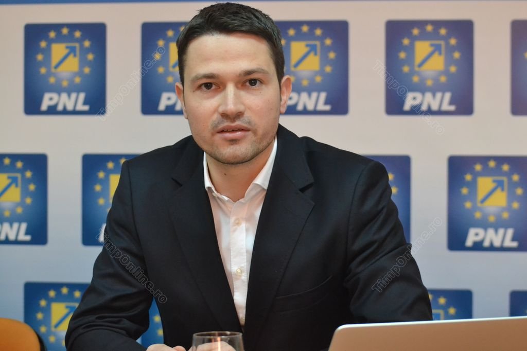  Secretarul general al PNL Robert Sighiartău a convocat prin SMS BPN pentru a valida nominalizarea lui Dan Vîlceanu la Finanţe