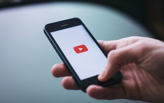  YouTube interzice conturile deţinute şi operate de talibani
