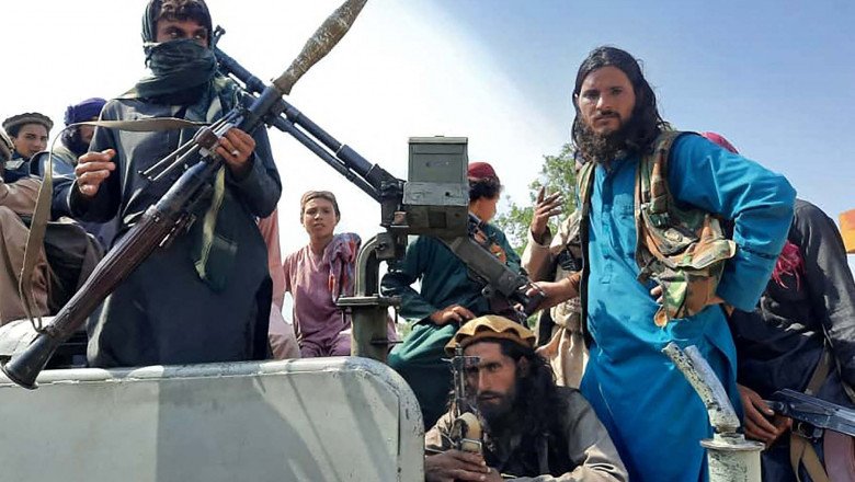  VIDEO Talibanii au deschis focul asupra civililor în Jalalabad. Surse locale indică morți și răniți