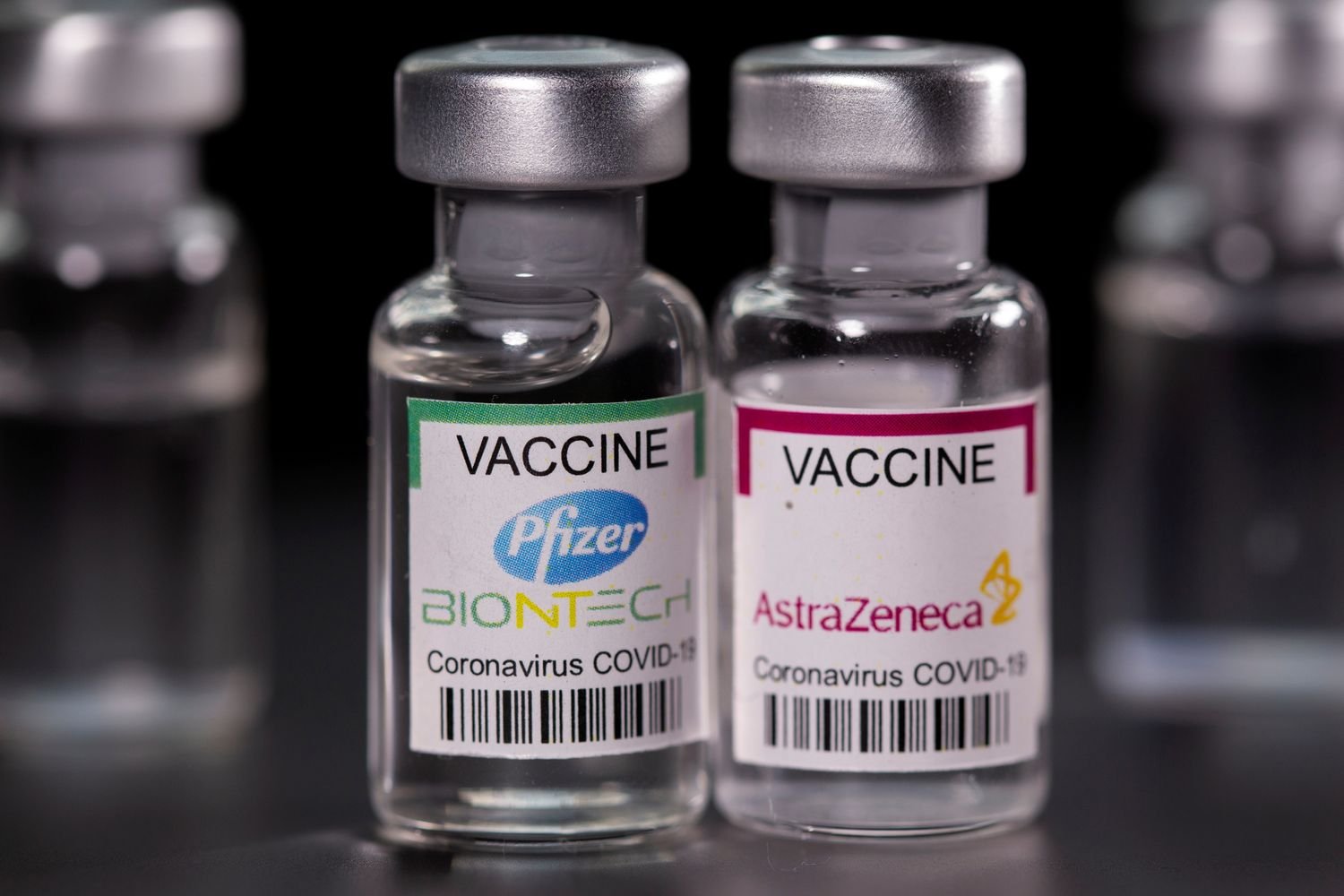  Studiu: Protecţia oferită de vaccinul AstraZeneca durează mai mult decât a serului Pfizer
