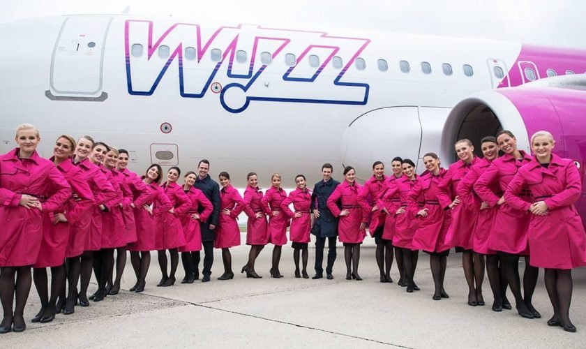  Vrei o carieră printre nori? Wizz Air caută 800 de însoțitori de bord