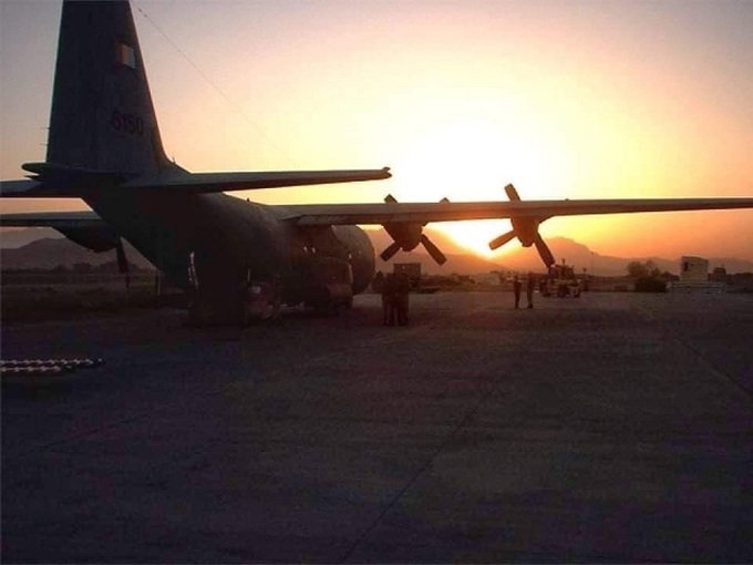  Al doilea zbor al aeronavei Forţelor Aeriene a evacuat un român, un bulgar, un britanic şi un american