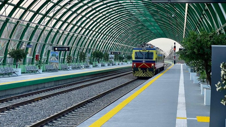  CFR Călători introduce plata cu cardul a biletului în tren: parteneriat cu BCR