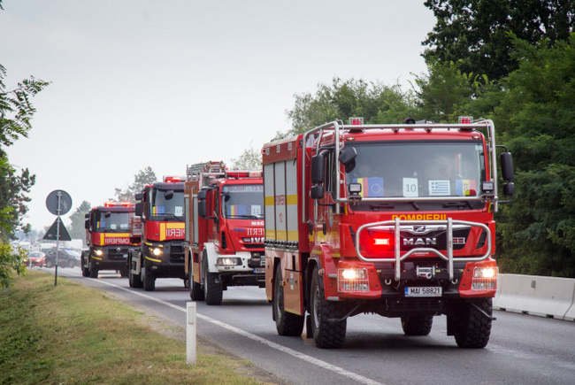  România mai trimite 142 de pompieri în Grecia, unde situația incendiilor este alarmantă
