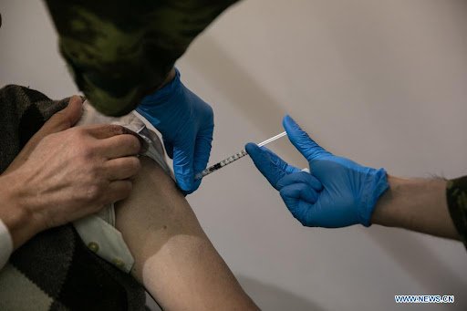  Guvernul de la Atena susţine că nu va fi ”ţinut ostatic” de cei care se opun vaccinării