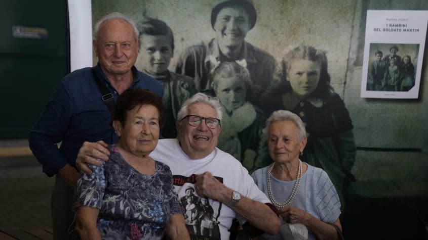  Un veteran de război american s-a reîntâlnit cu trei italieni pe care i-a salvat în urmă cu 77 de ani