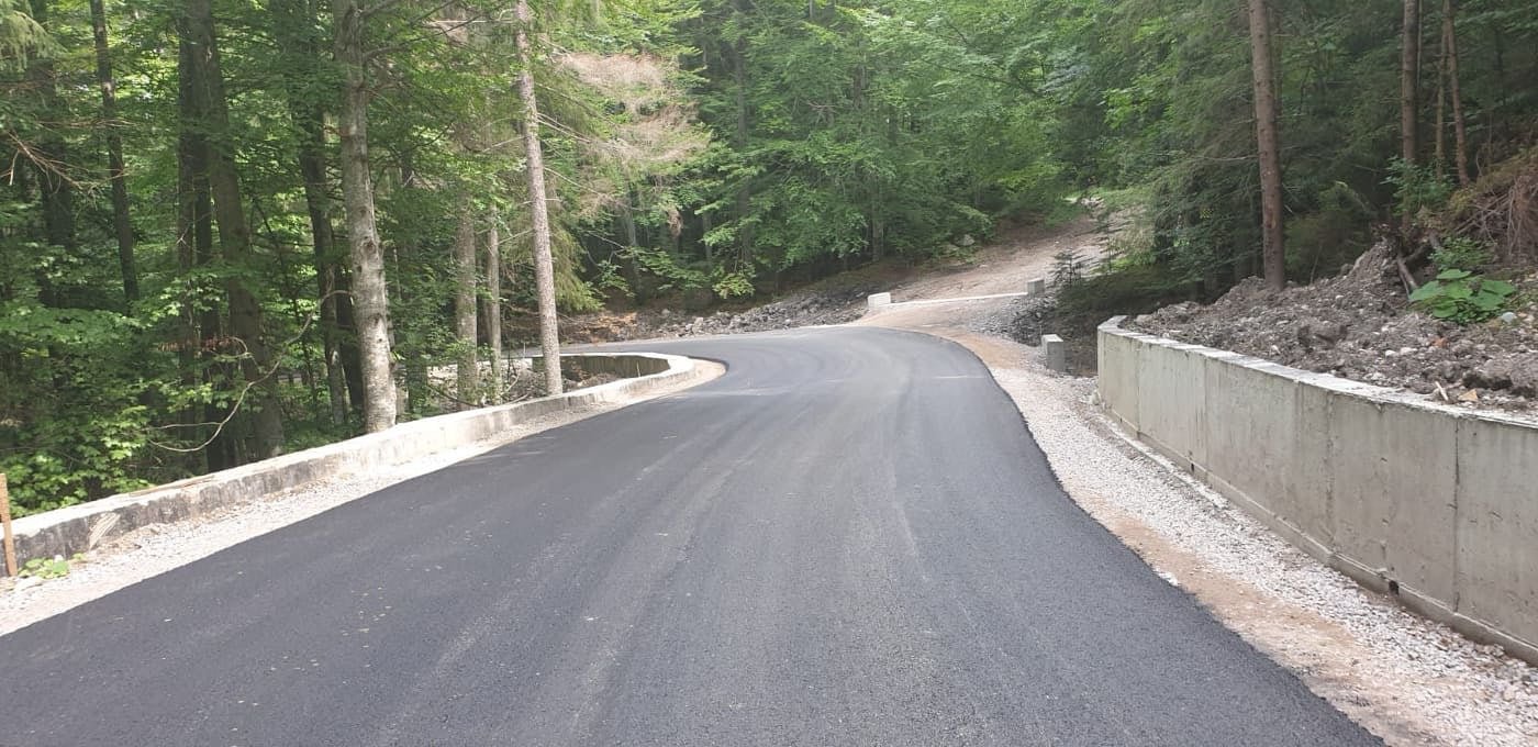  Un nou drum asfaltat prin munţii Rarău