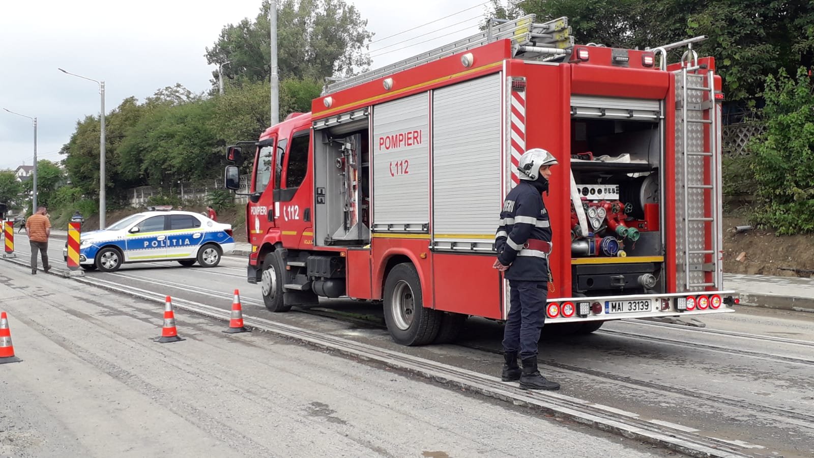  VIDEO-FOTO: Incendiu în apropierea unei ţevi de gaz de pe strada Aurel Vlaicu