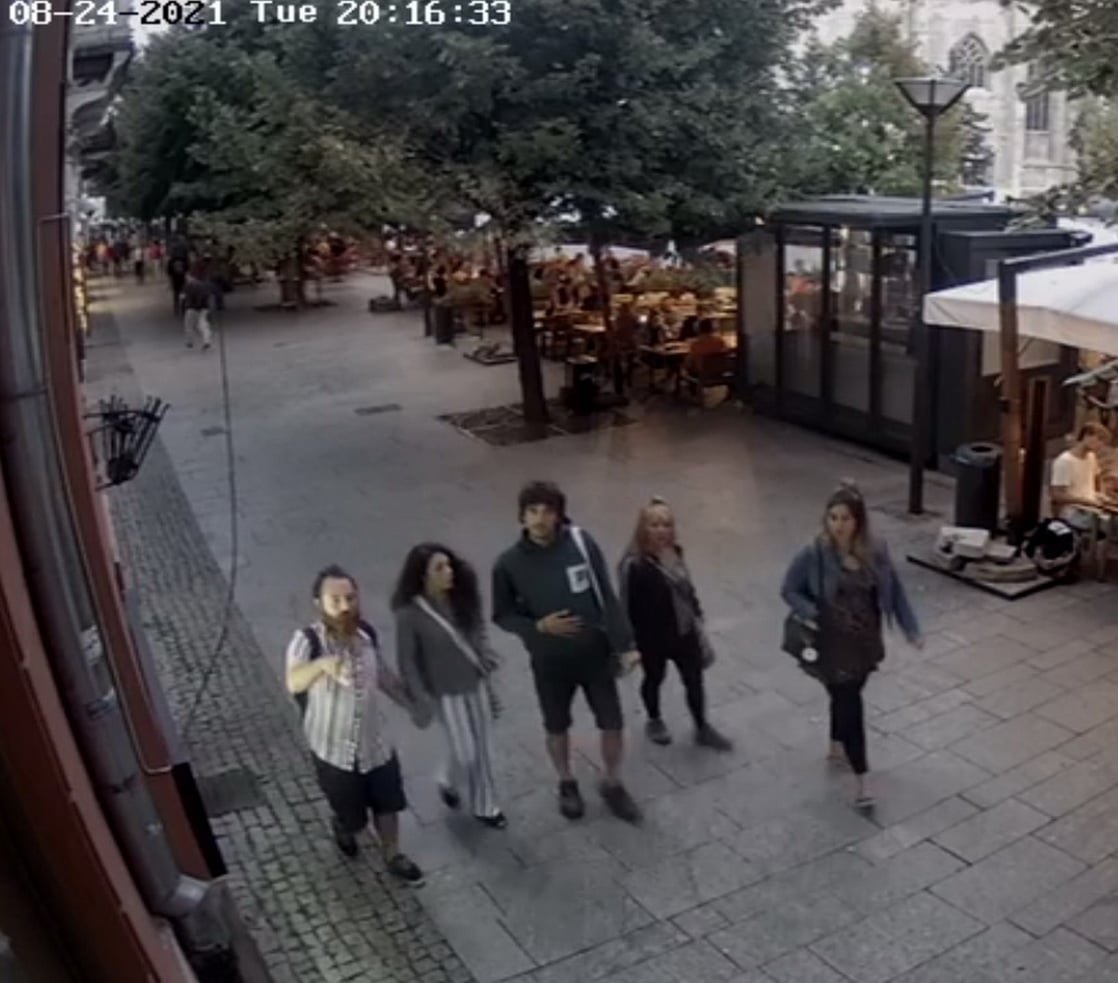  FOTO: Tineri vorbitori de spaniolă au plecat dintr-un bar din Cluj fără să plătească