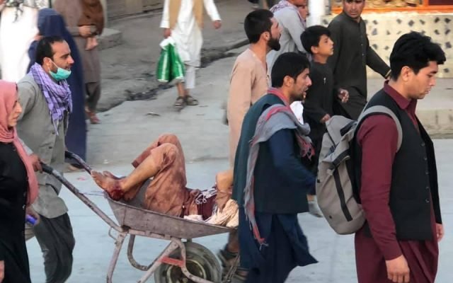  Bilanţul exploziilor de la Kabul: Cel puţin 13 soldaţi americani şi 90 de civili au fost ucişi