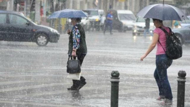  ANM anunţă ploi în aproape toată ţara şi temperaturi variabile la început de septembrie