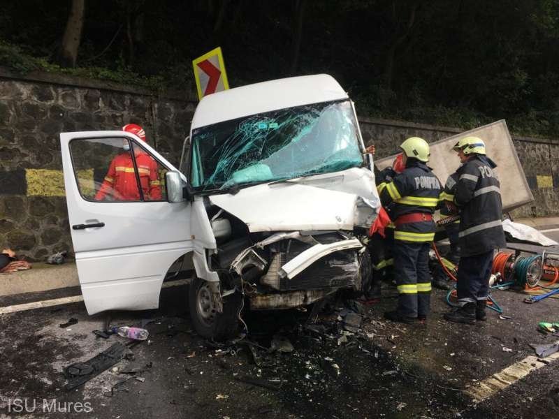  Accident cu 13 victime, cu un microbuz condus de un şofer din Iaşi