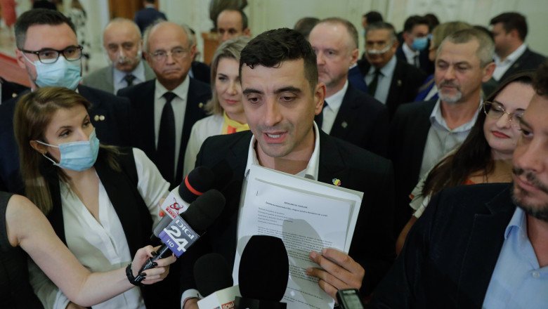  Doi parlamentari USR PLUS au refuzat initial să semneze moţiunea de cenzură alături de AUR