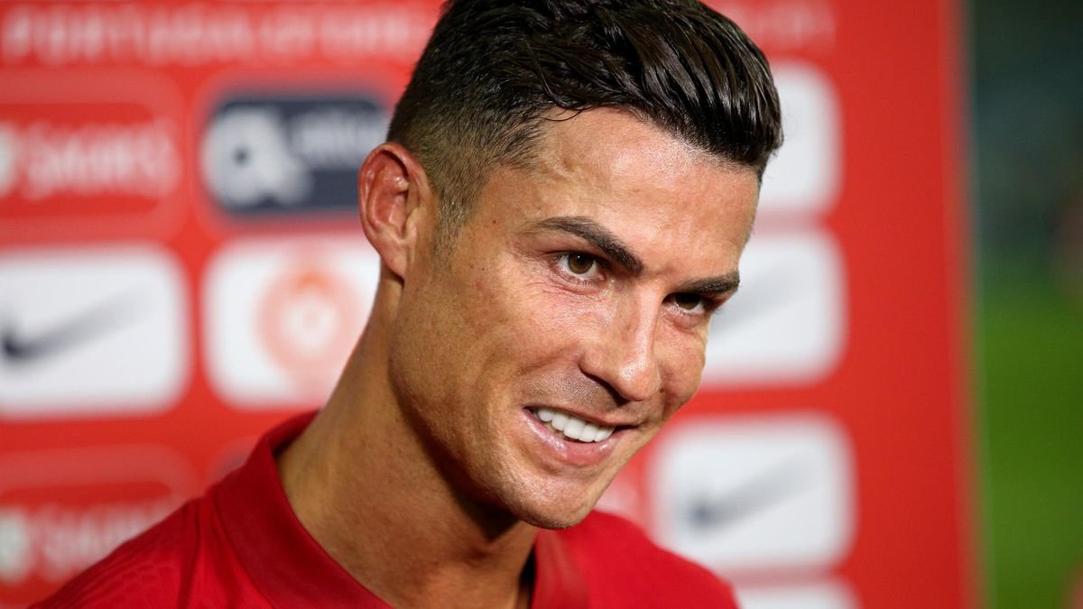  Cristiano Ronaldo a primit certificanul Guinness World Records pentru cel mai bun marcator din istorie