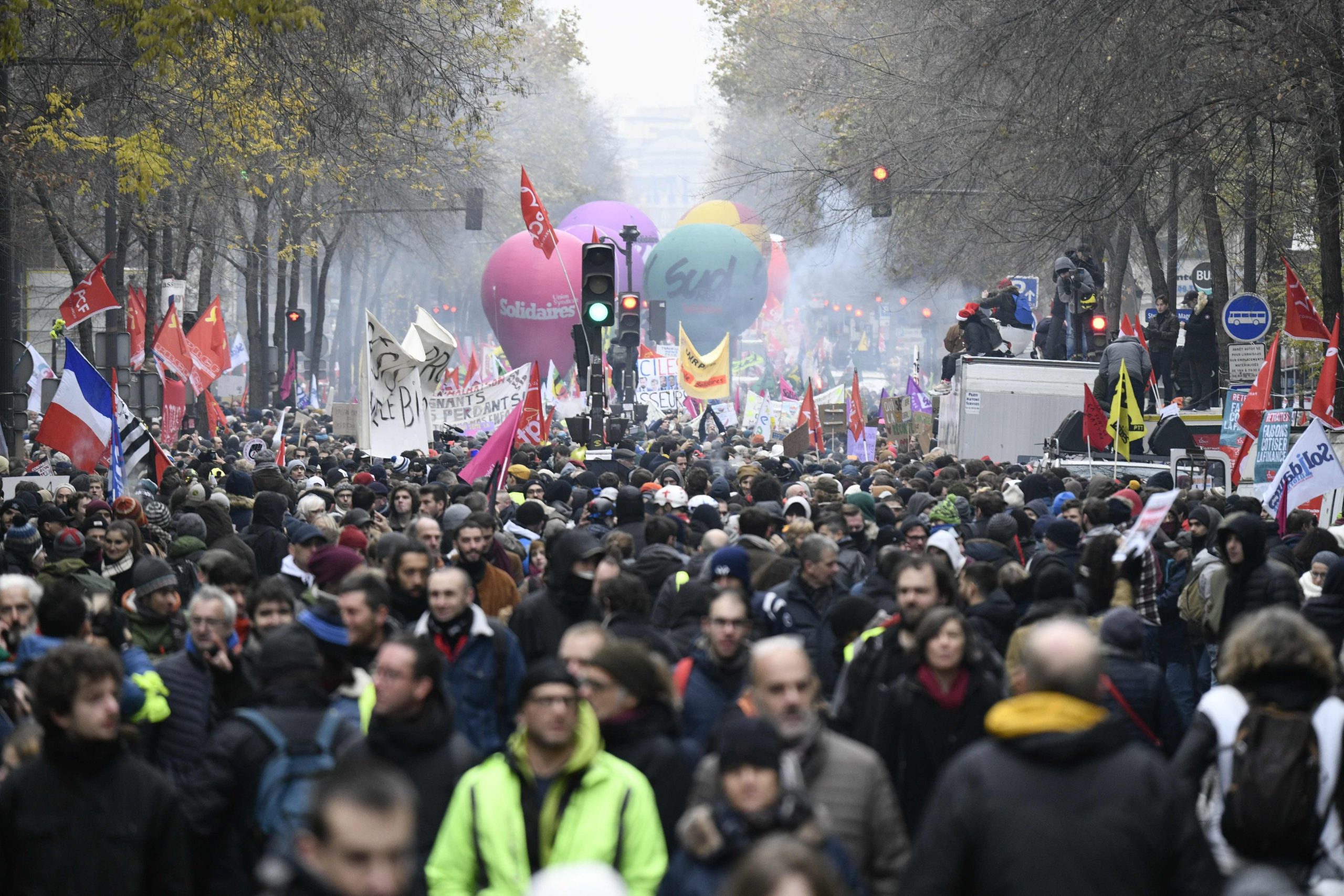  Franţa: 140.000 de persoane au manifestat sâmbătă faţă de introducerea permisului sanitar Covid