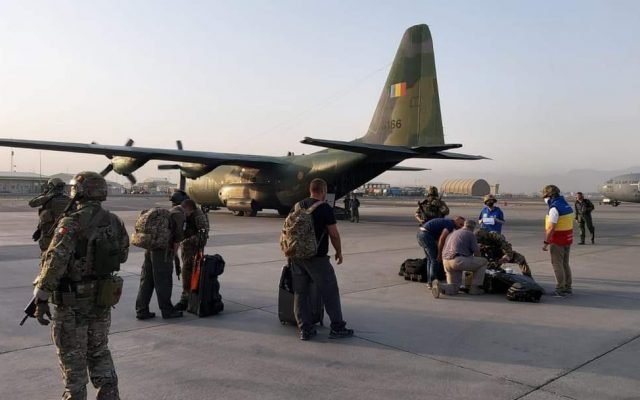  Alți 80 de cetățeni afgani au fost evacuați duminică din Afganistan și urmează să ajungă în România