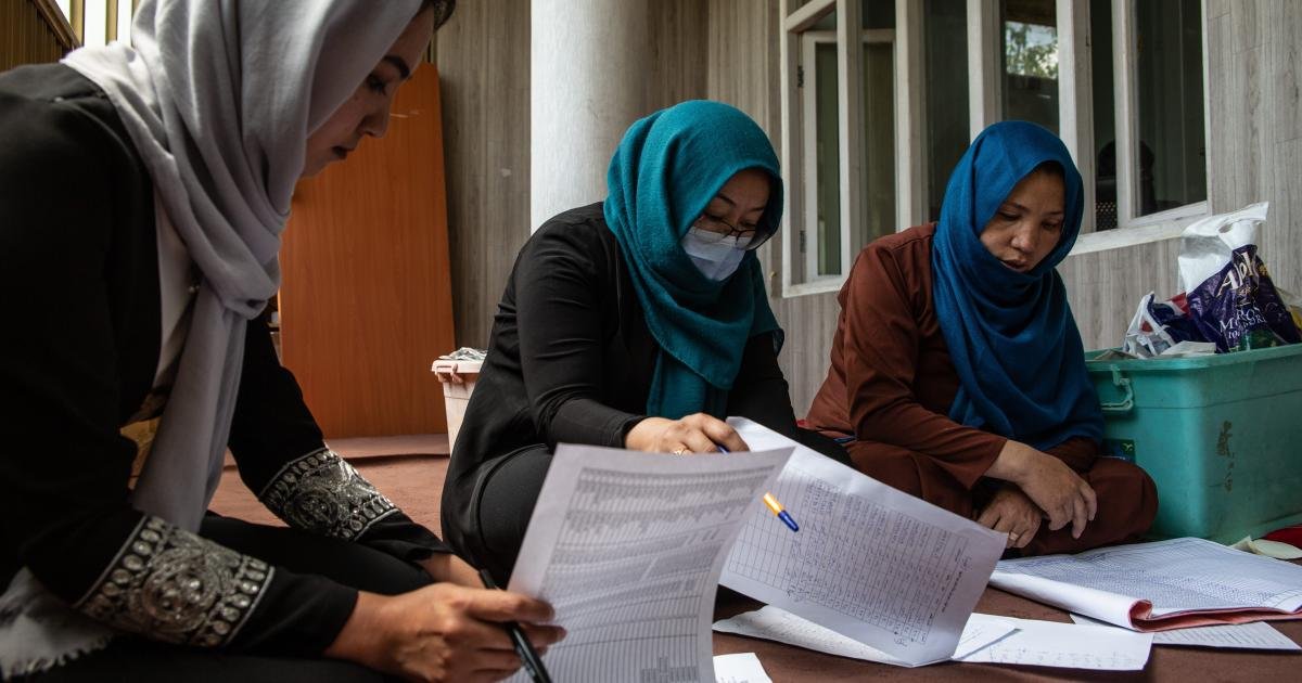  Afganistan: Studentele trebuie să poarte abaya şi niqab