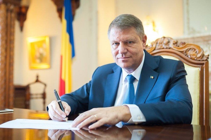  Preşedintele Iohannis a semnat decretele pentru miniştrii interimari