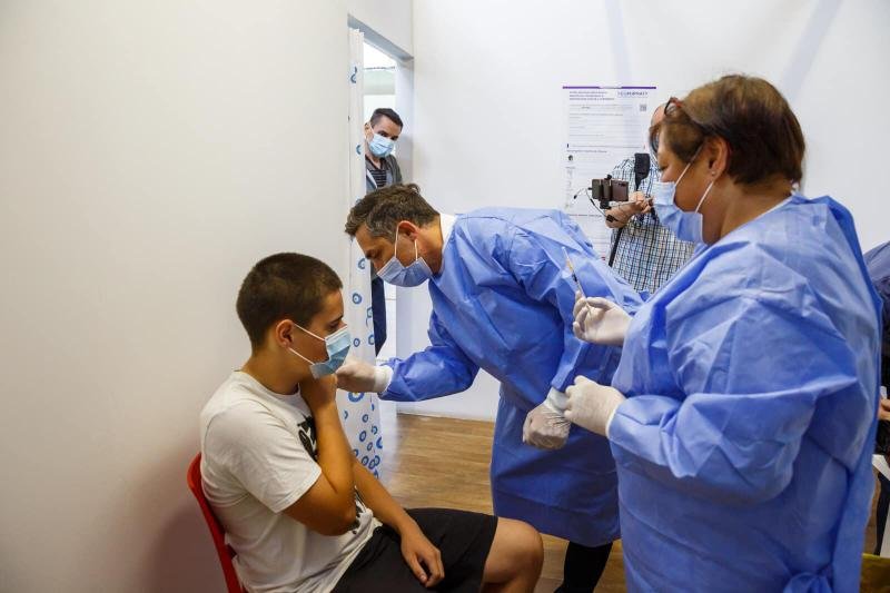  12% dintre elevii din România, vaccinați anti-COVID. 56% în Franța, 50% în Italia