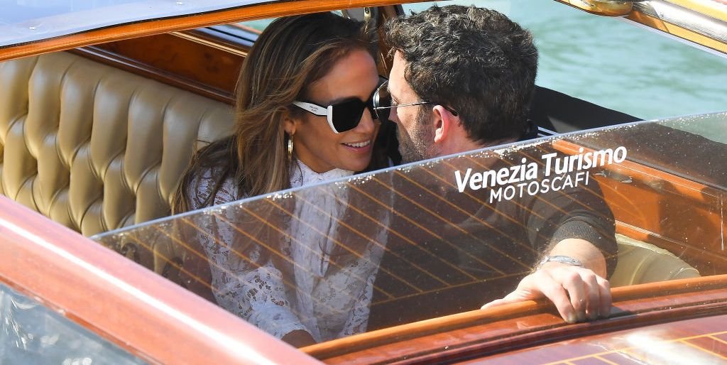  Ben Affleck şi Jennifer Lopez şi-au făcut apariţia împreună la Veneţia