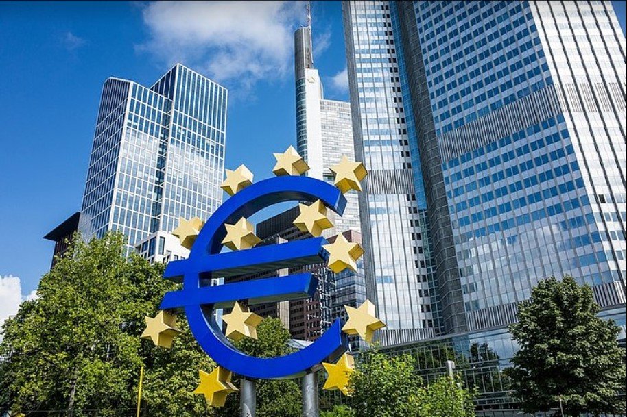  BCE reduce ritmul suplimentării lichidităţilor efectuată în cadrul programului de urgenţă
