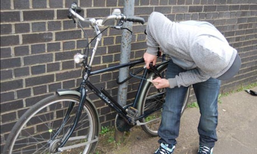  Furt surprinzător descoperit de poliţişti în cazierul unui hoţ de biciclete
