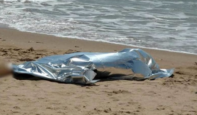  Cadavru decapitat, în stare de putrefacție, găsit pe o plajă din Constanța