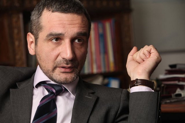  Sebastian Lăzăroiu, întrebat dacă Iohannis e preşedinte jucător: Dacă e jucător probabil că o face mult mai discret decât a făcut-o Traian Băsescu