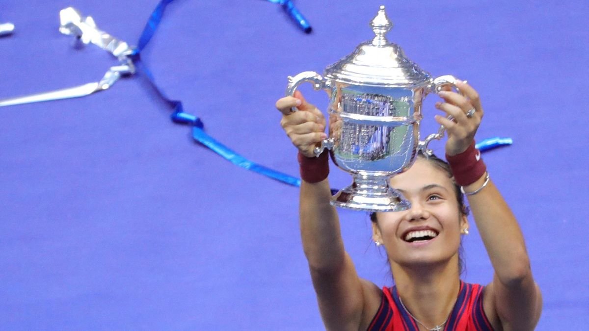  Emma Răducanu a mărturisit că prin titlul de la US Open a reuşit să îşi mulţumească pretenţioşii săi părinţi